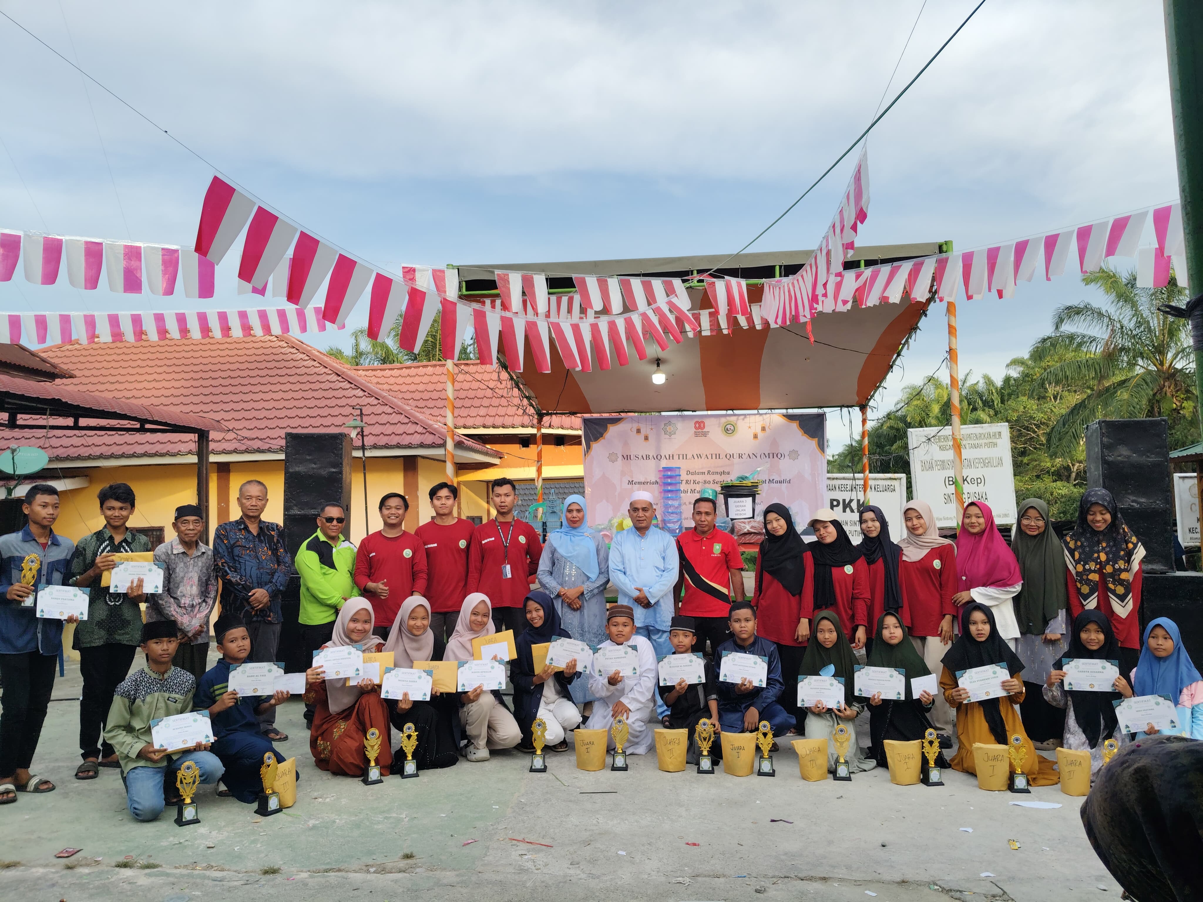 Penghulu Desa Pusaka Hadiri Penutupan MTQ dan Bagikan Hadiah